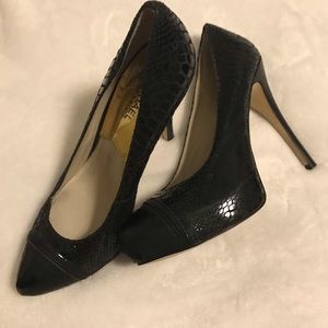 Michael Kors black pumps